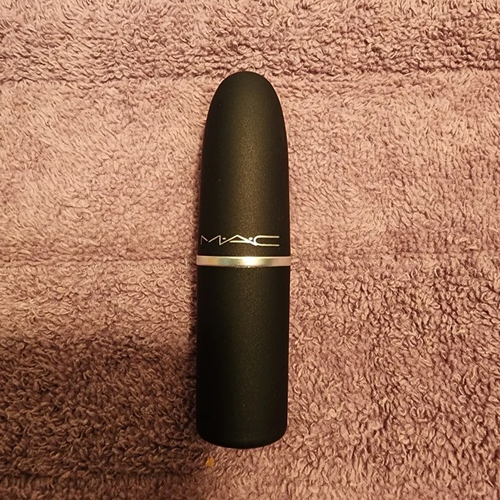 🆕️💋💄MAC DEVOTED TO CHILI POWDER KISS LIPSTICK💄💋 - Picture 11 of 15